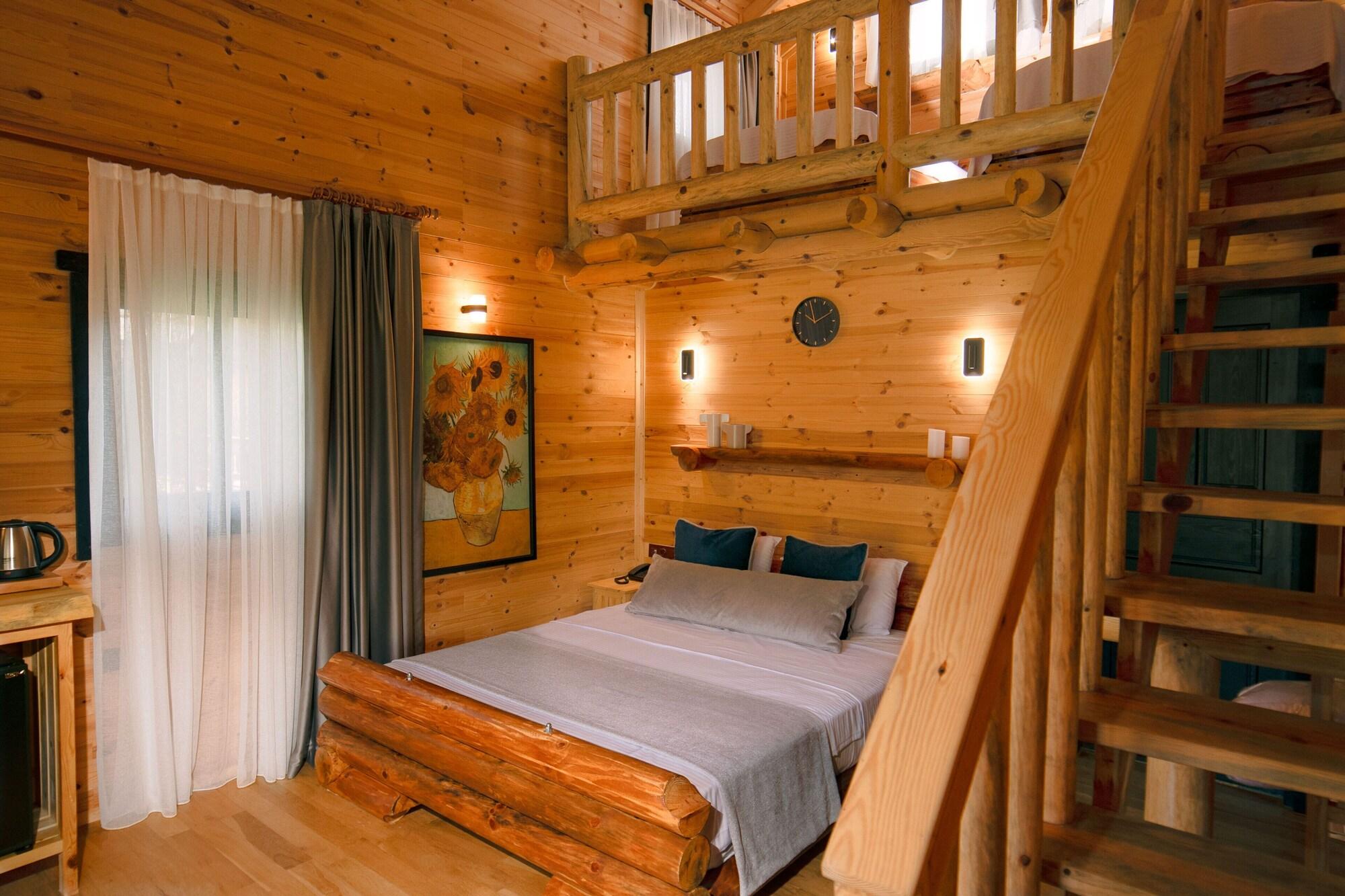 Varios MUKHA ORMANLİ