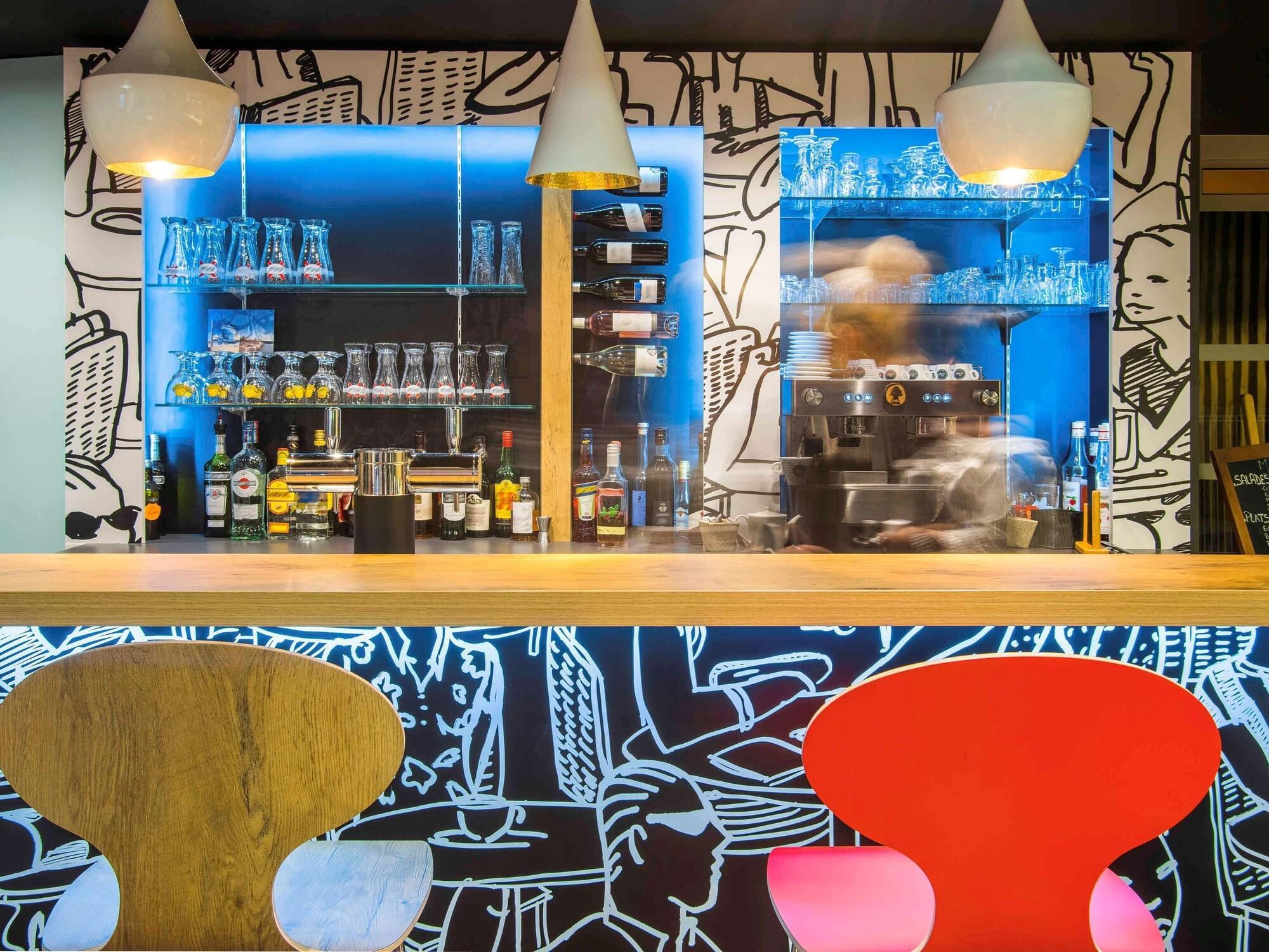 Bar/Salón ibis Tarbes Odos