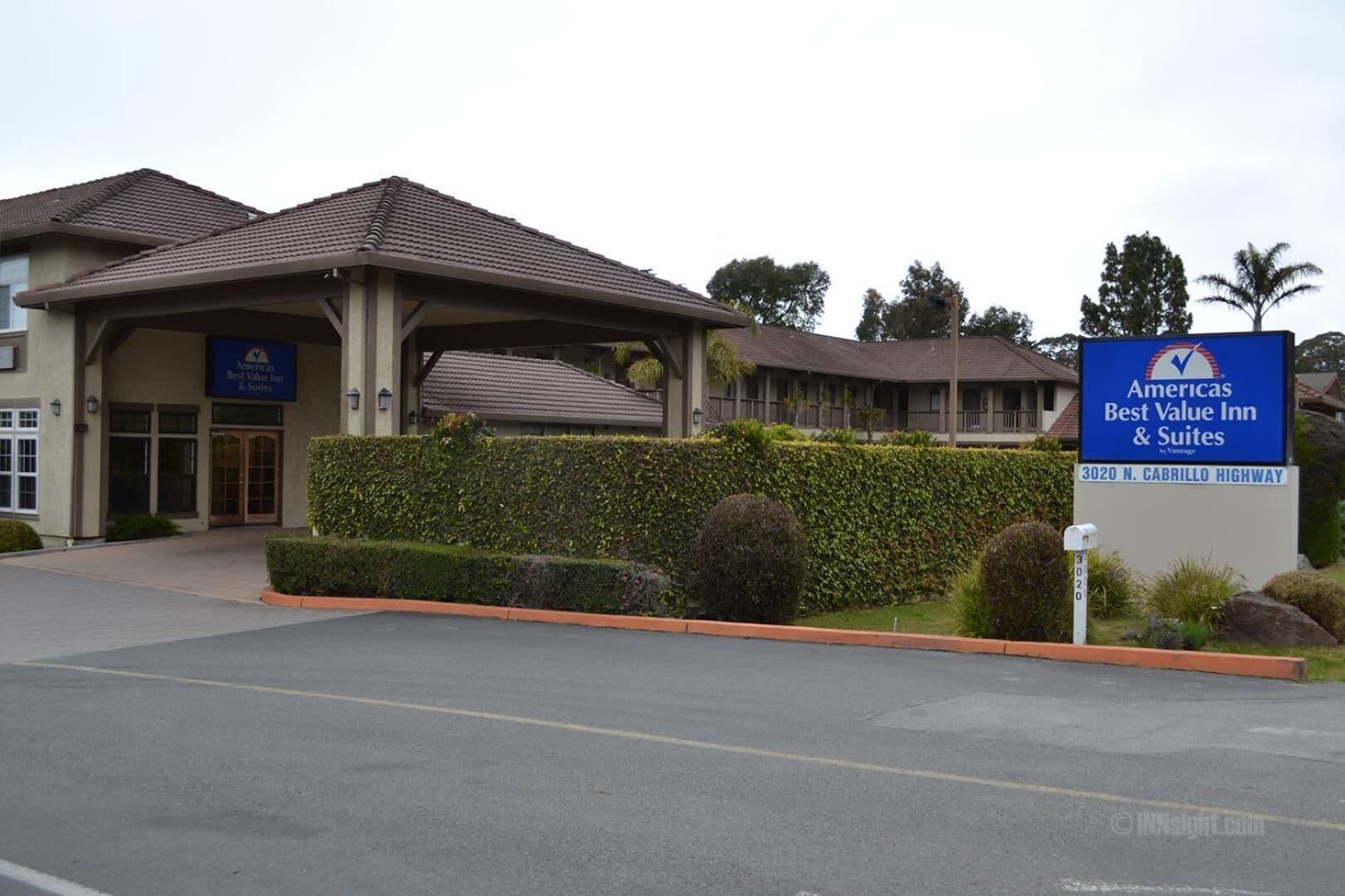 Vista Exterior The Miramar Inn & Suites