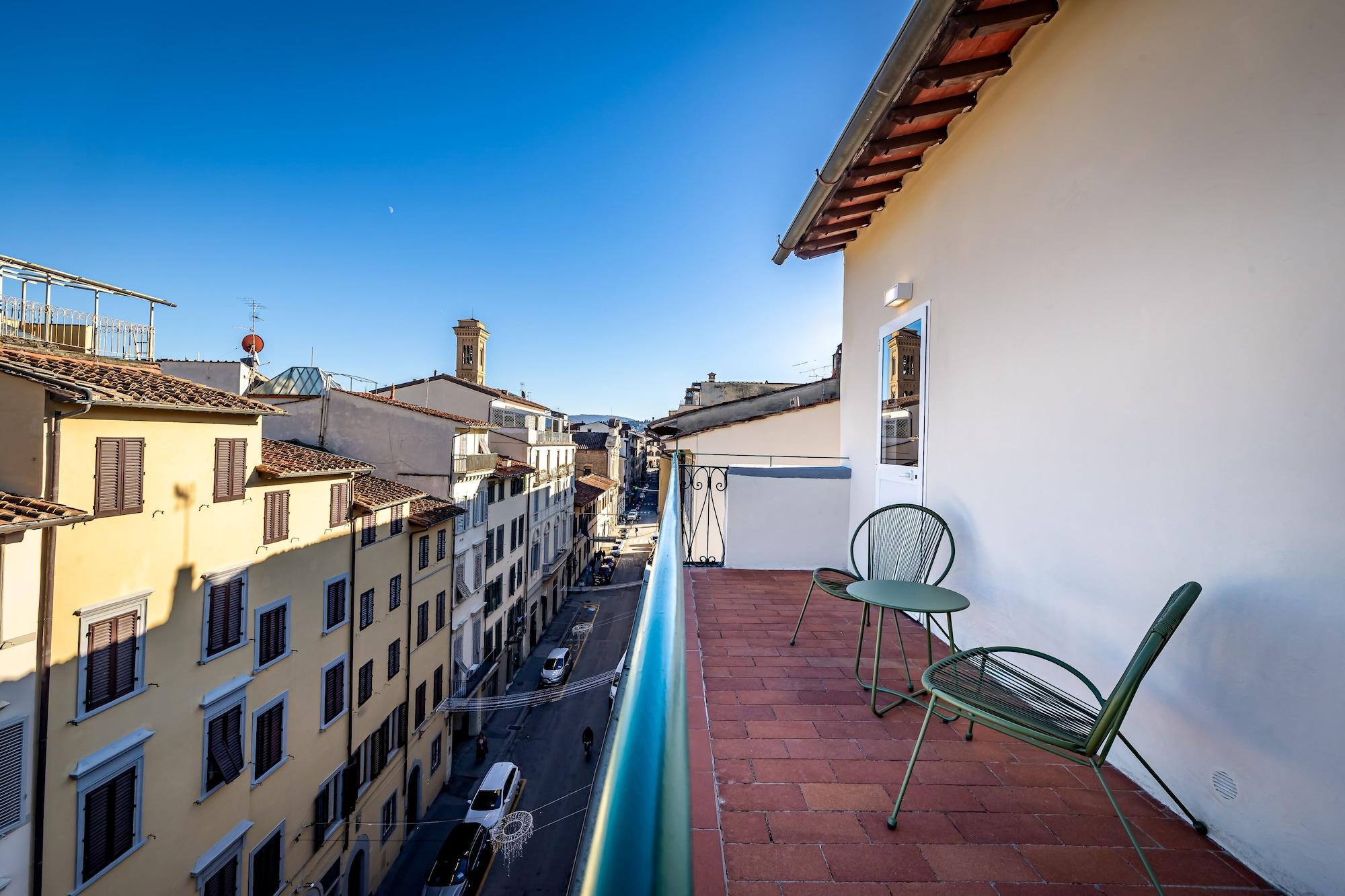 Varios YiD Four suites Ognissanti