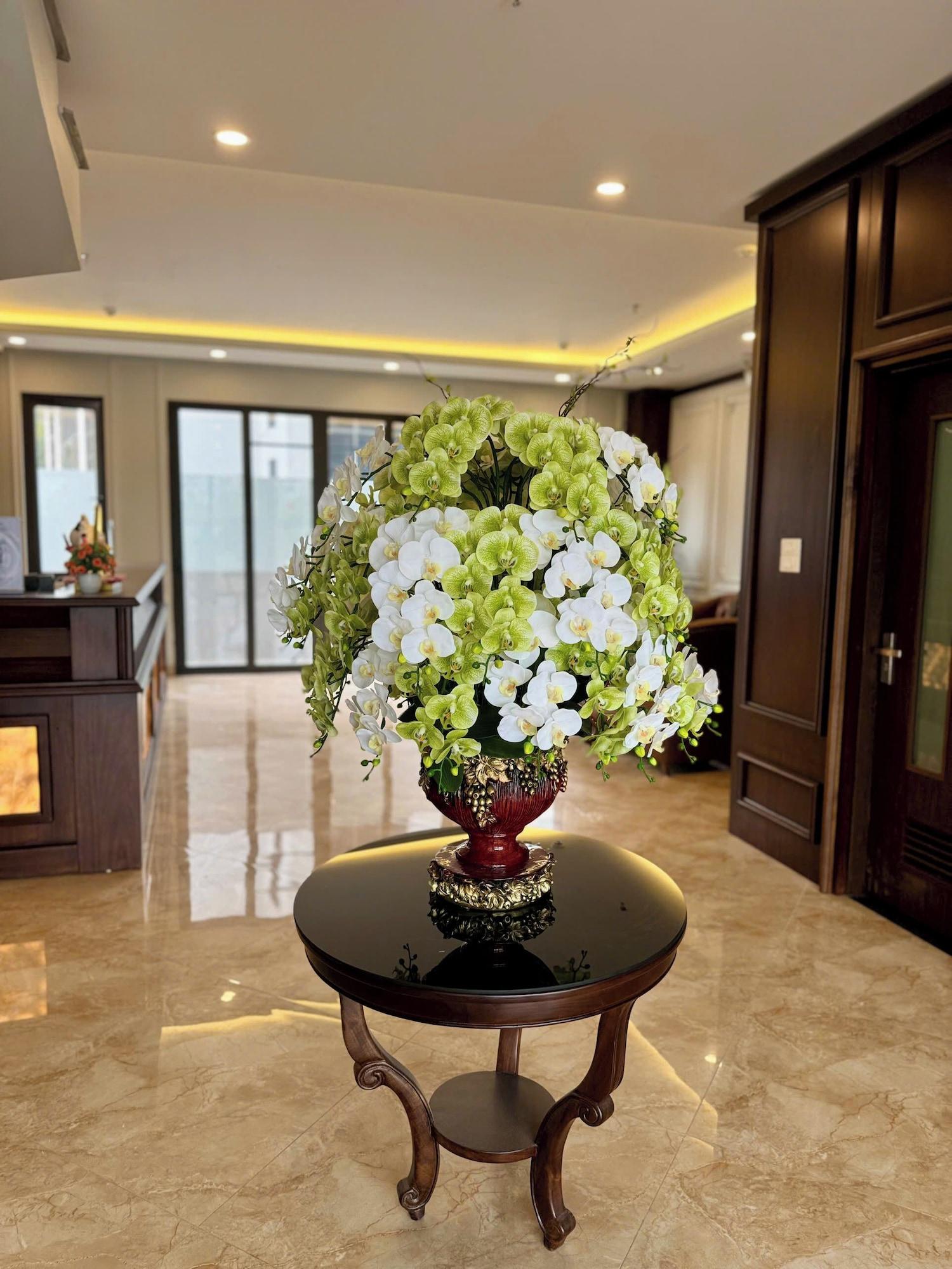 Vista Lobby Luxury Hanoi Hotel