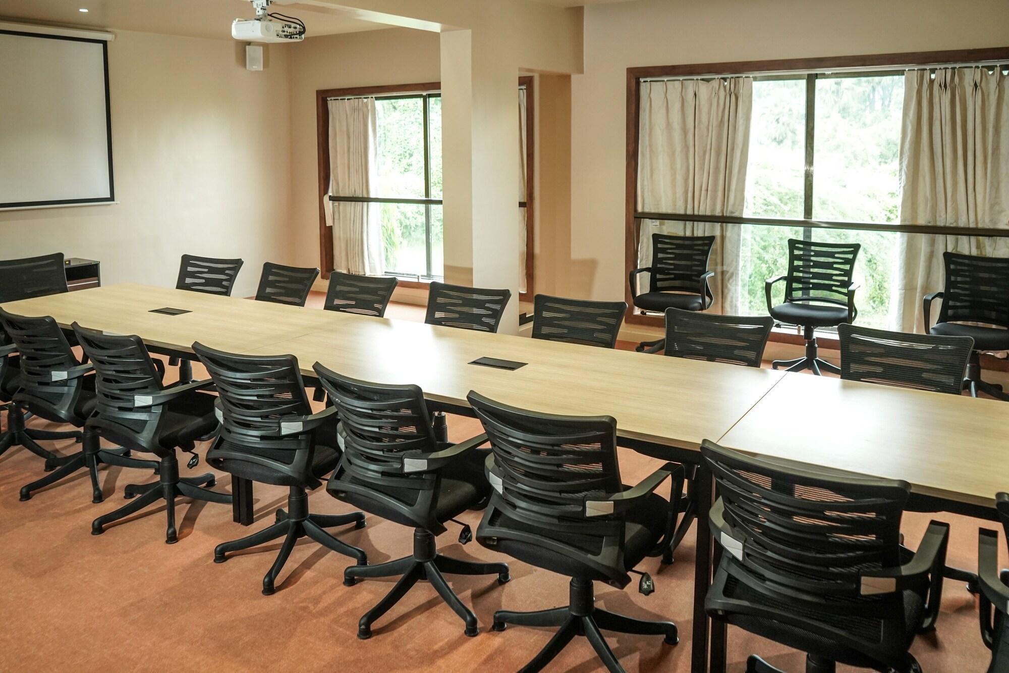 Centro de Negocios Nest Beacon Resort, Daman