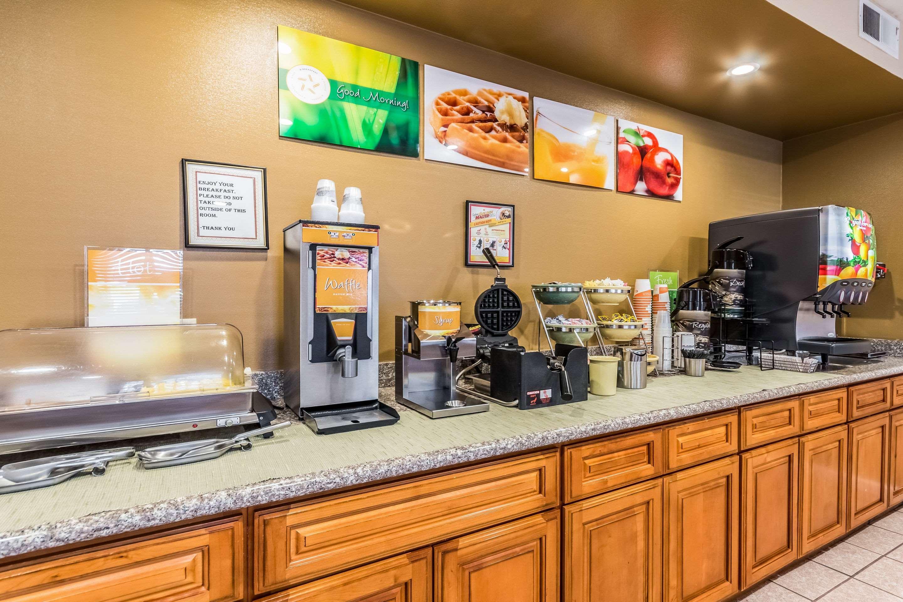 Restaurant Quality Inn Fresno Near University