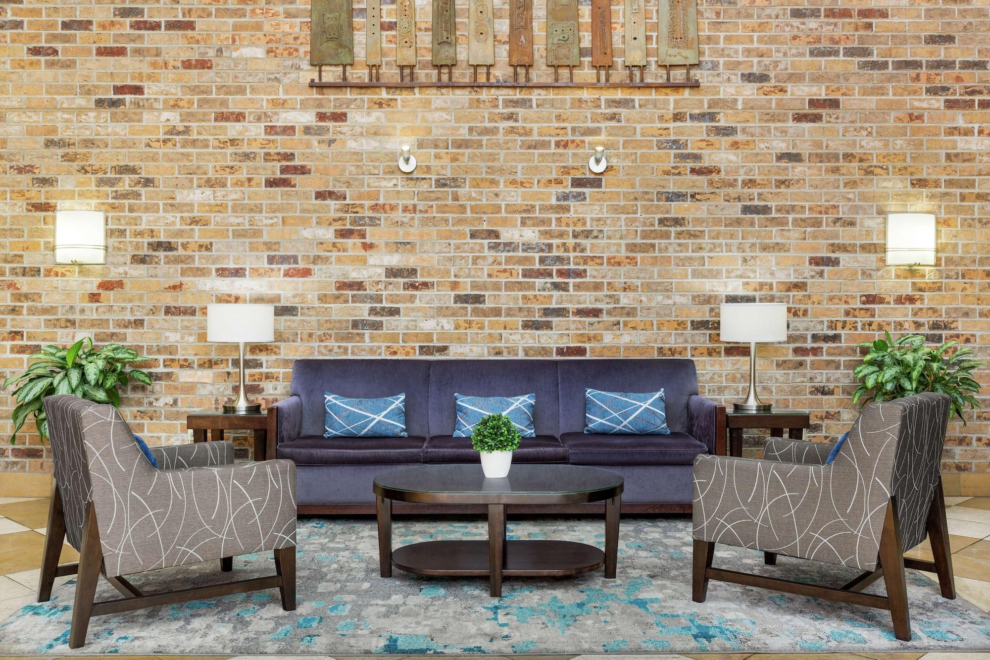 Vista Lobby DoubleTree by Hilton Hotel Jackson