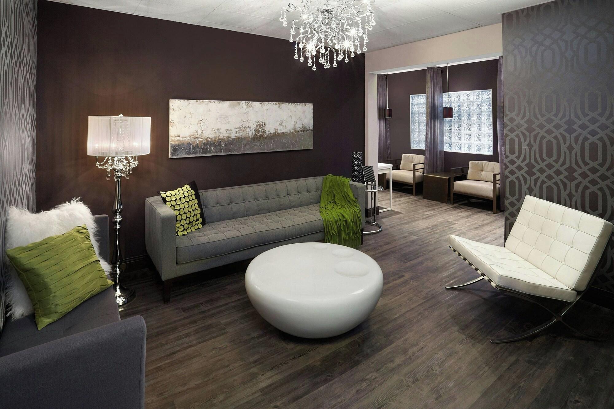 Spa Four Points by Sheraton Hotel & Suites Calgary West