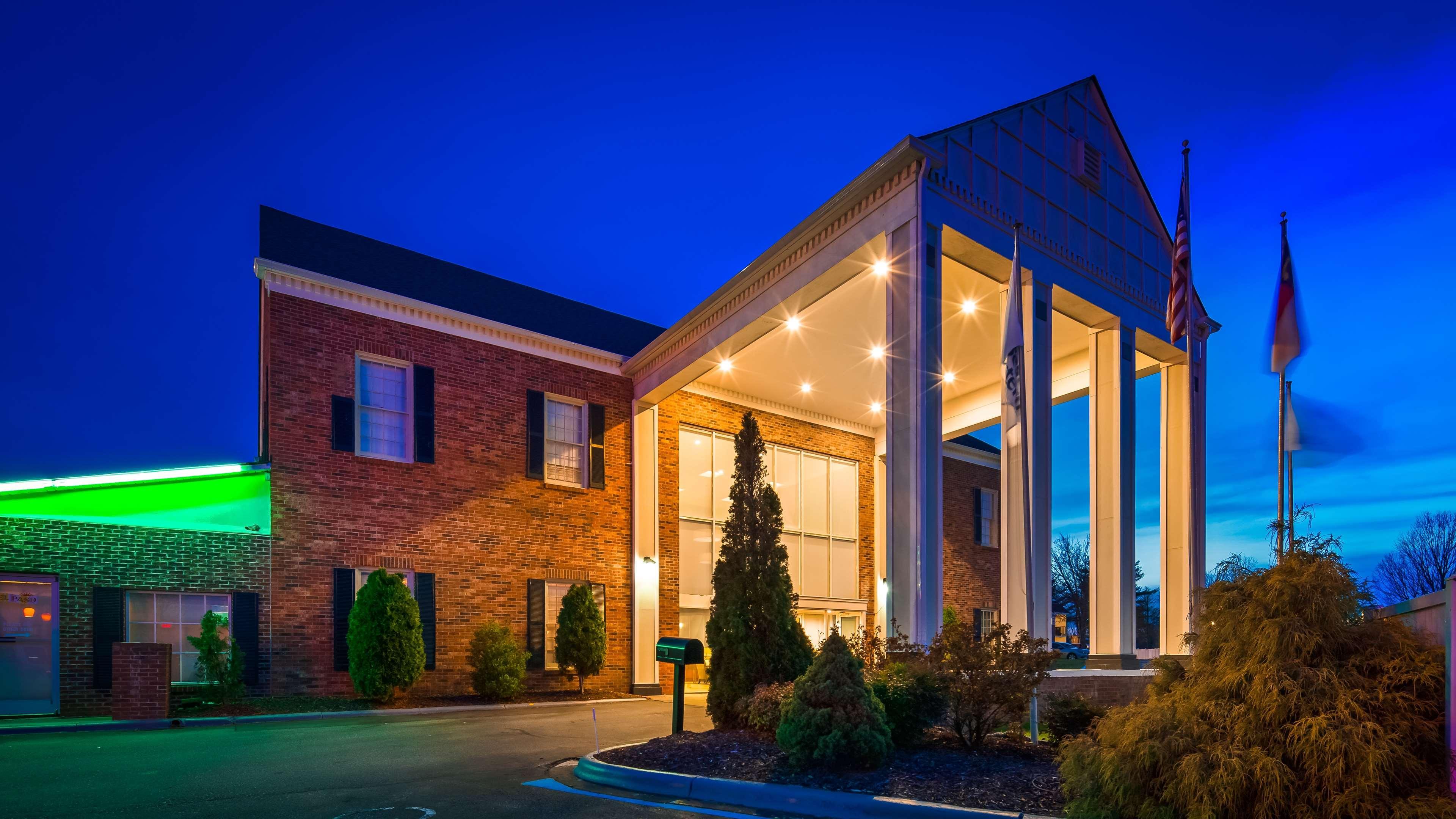 Vista Exterior Best Western Hendersonville Inn