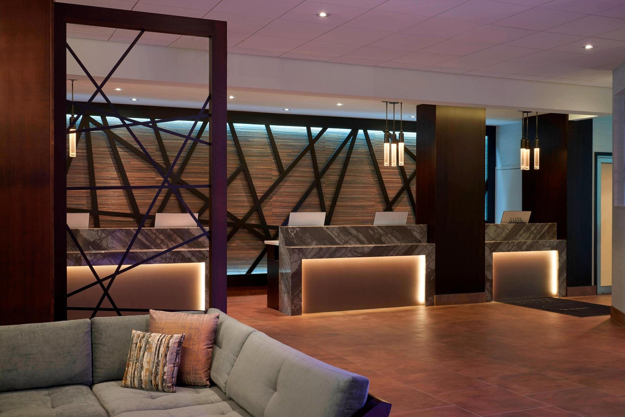 Vista Lobby Toronto Airport Marriott Hotel
