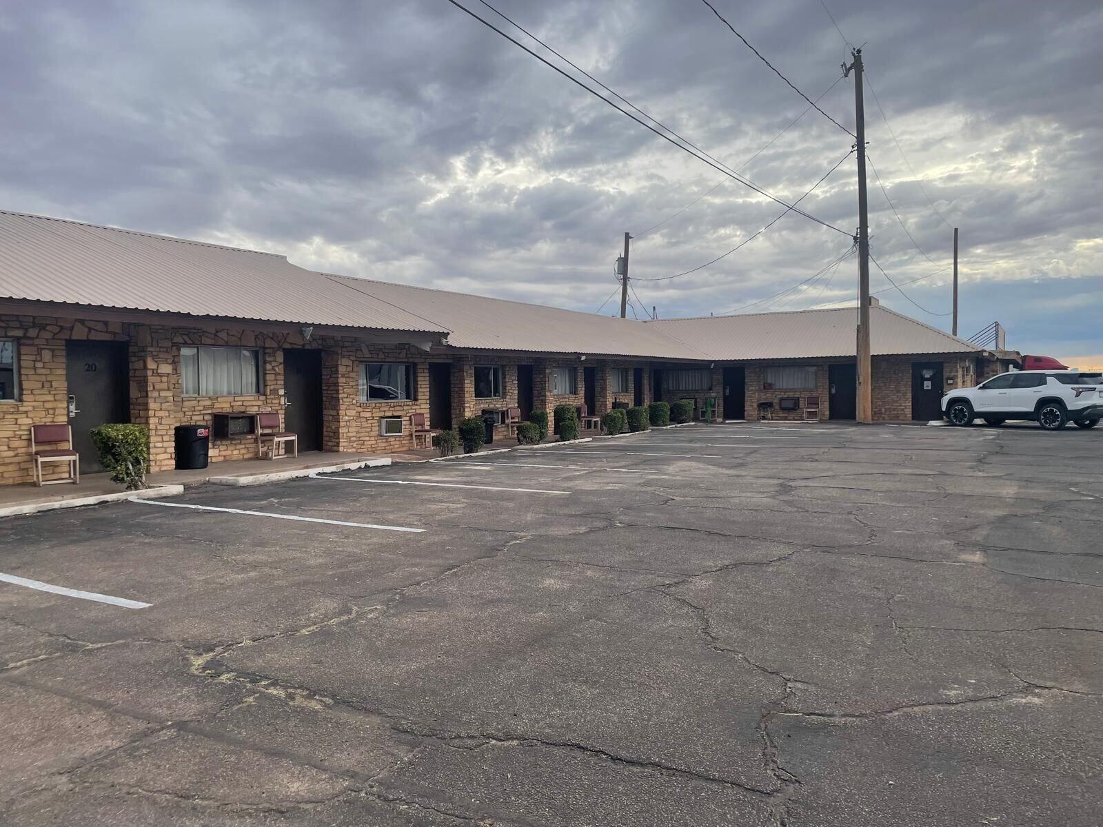 Varios Sands Motel