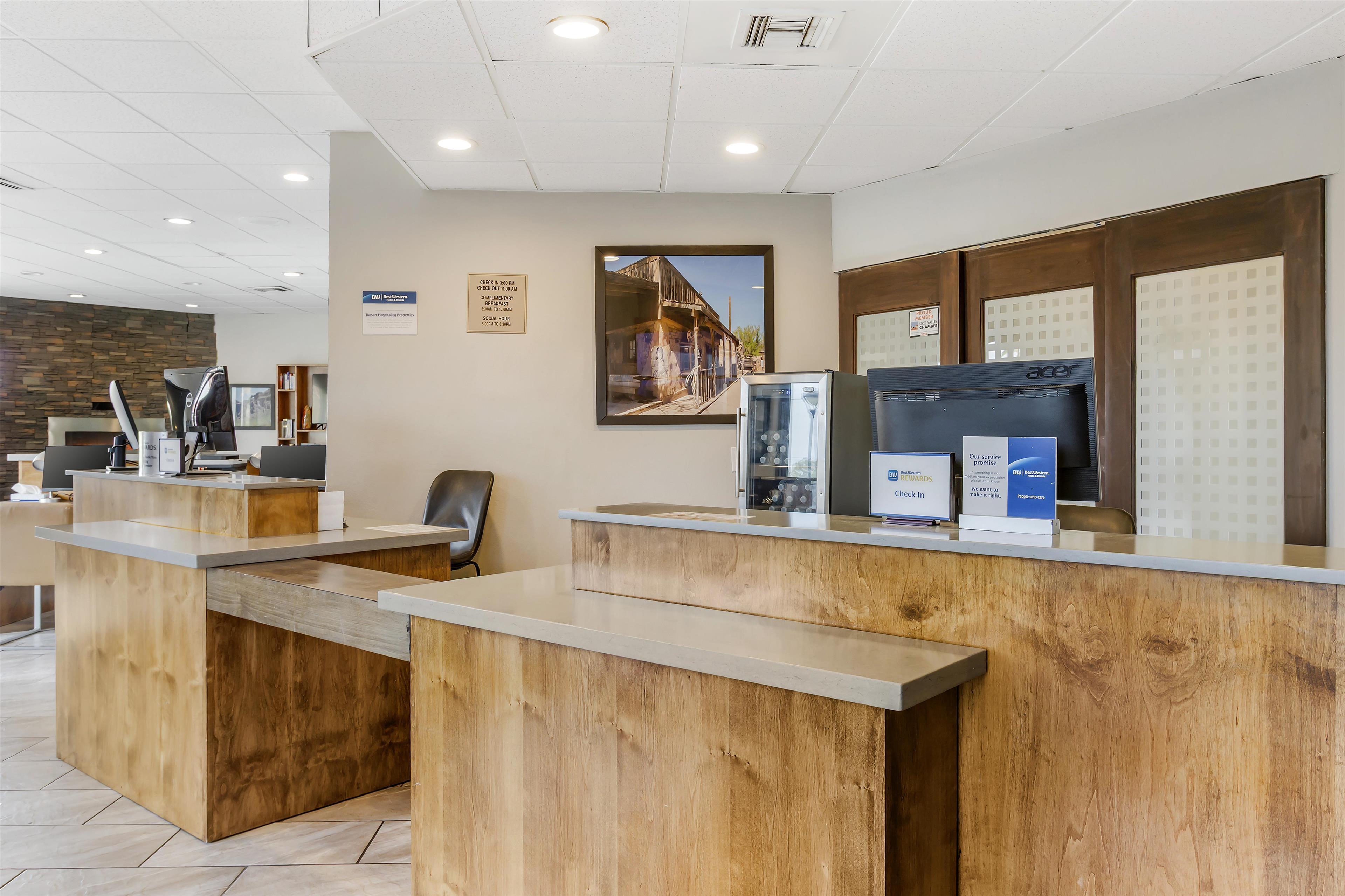 Vista Lobby Best Western InnSuites Tucson Foothills Hotel & Suites