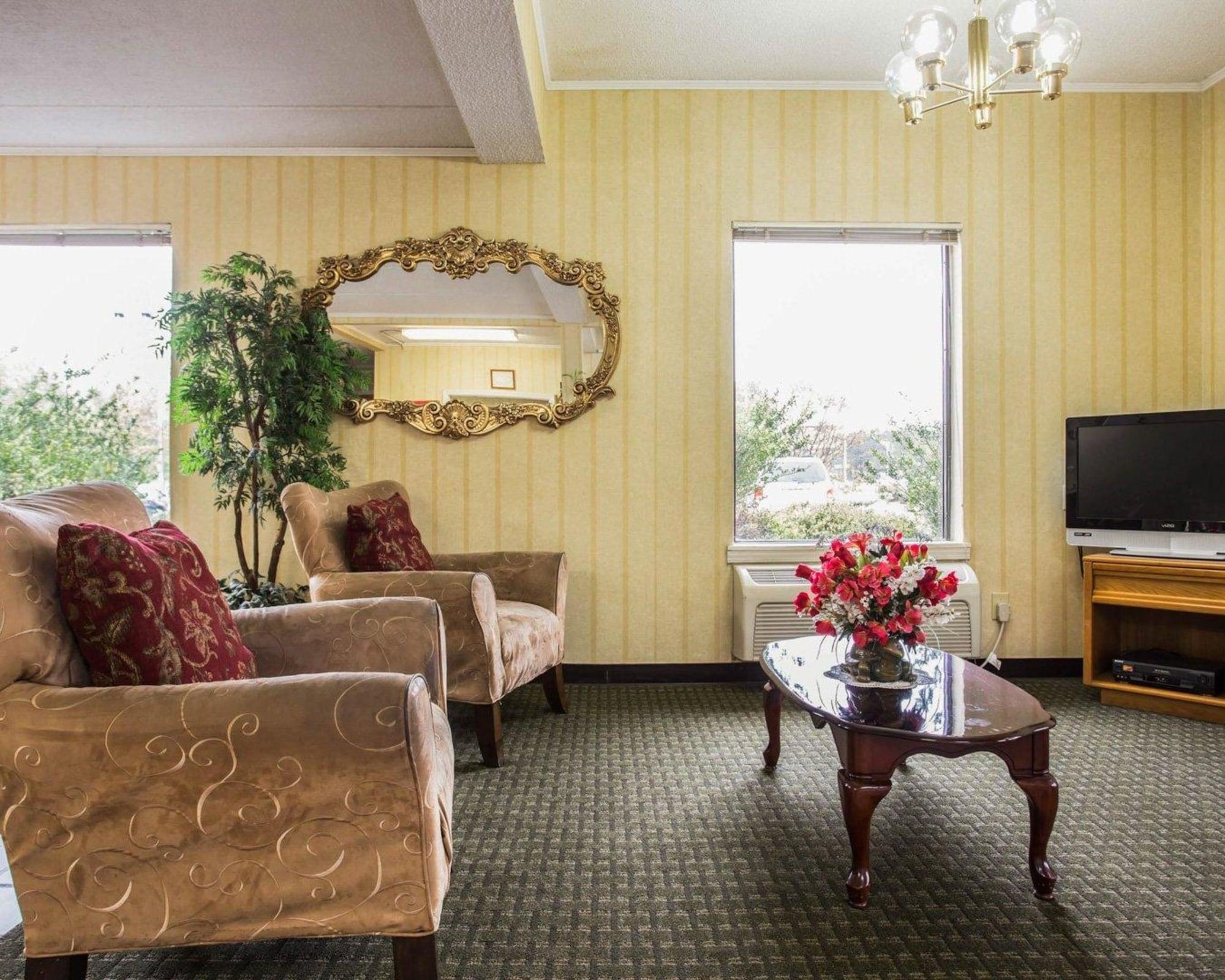 Vista Lobby Econo Lodge Inn & Suites