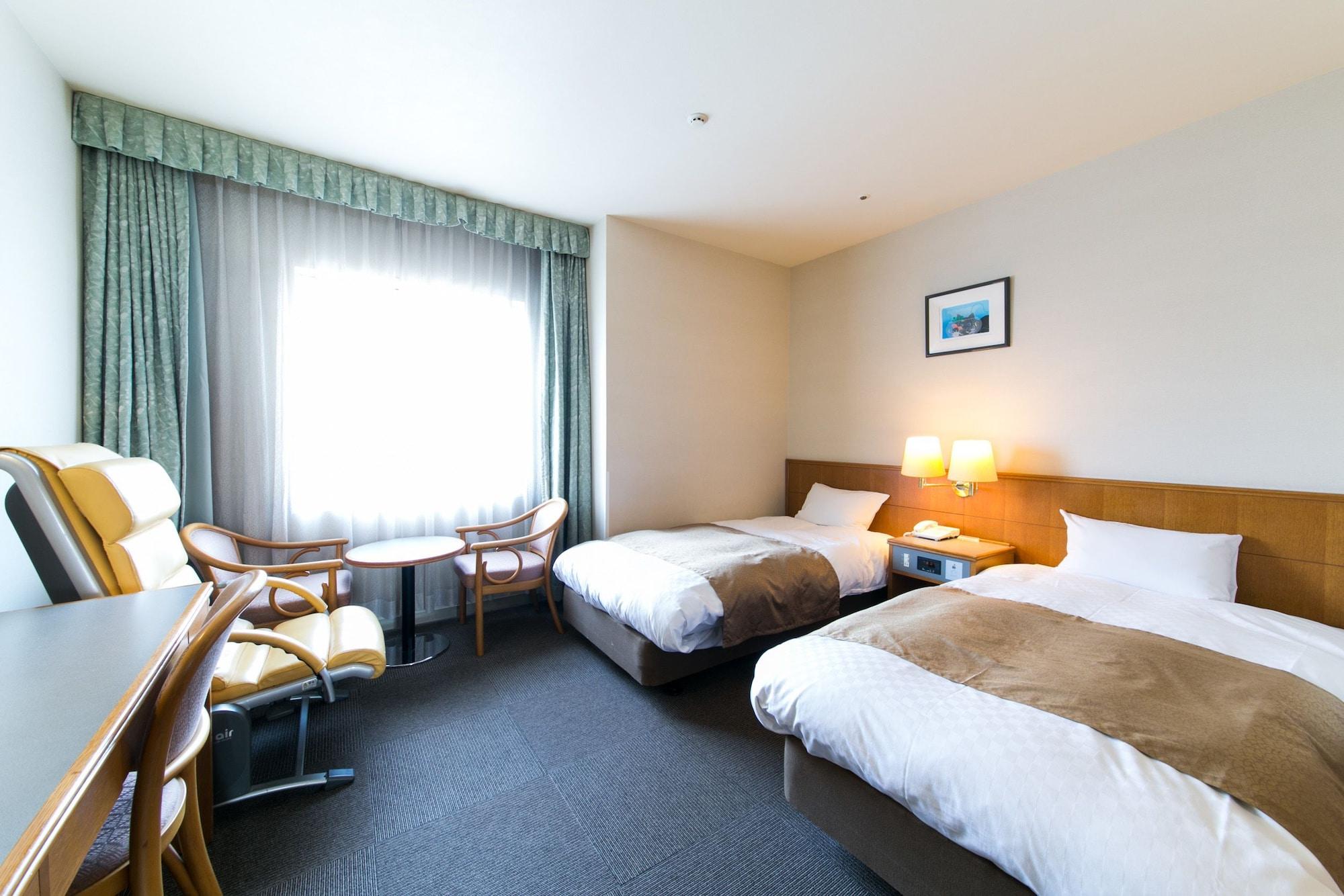 Varios Pearl Hotel Ota