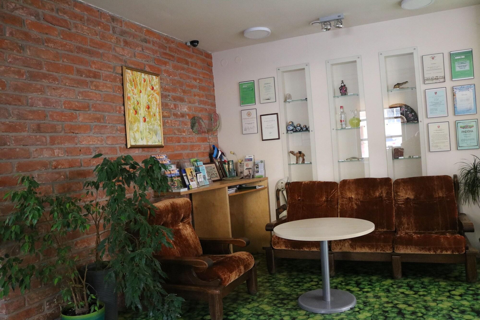 Vista Lobby Apple Economy Hotel