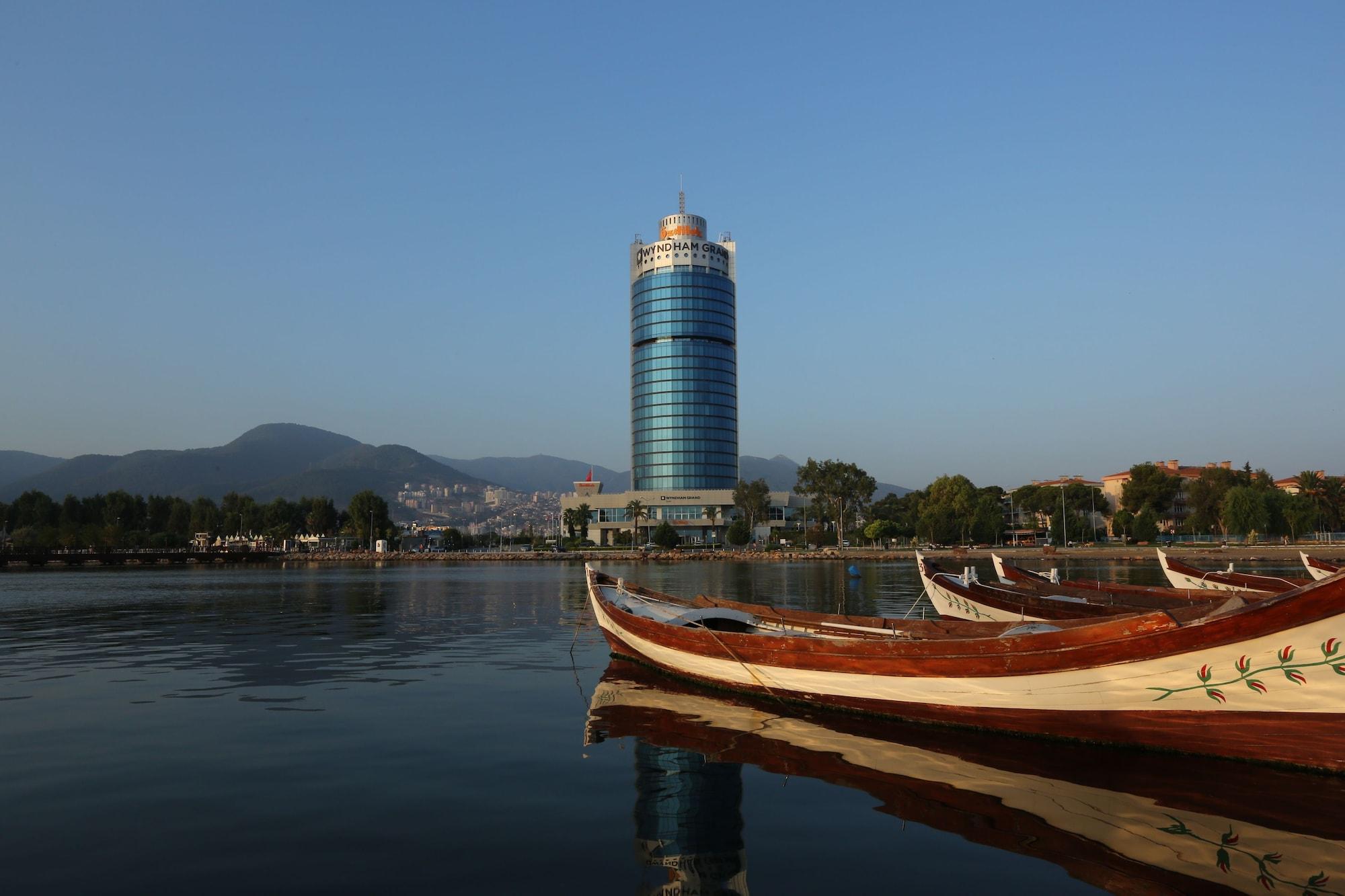 Vista Exterior Wyndham Grand Izmir Ozdilek Thermal & Spa
