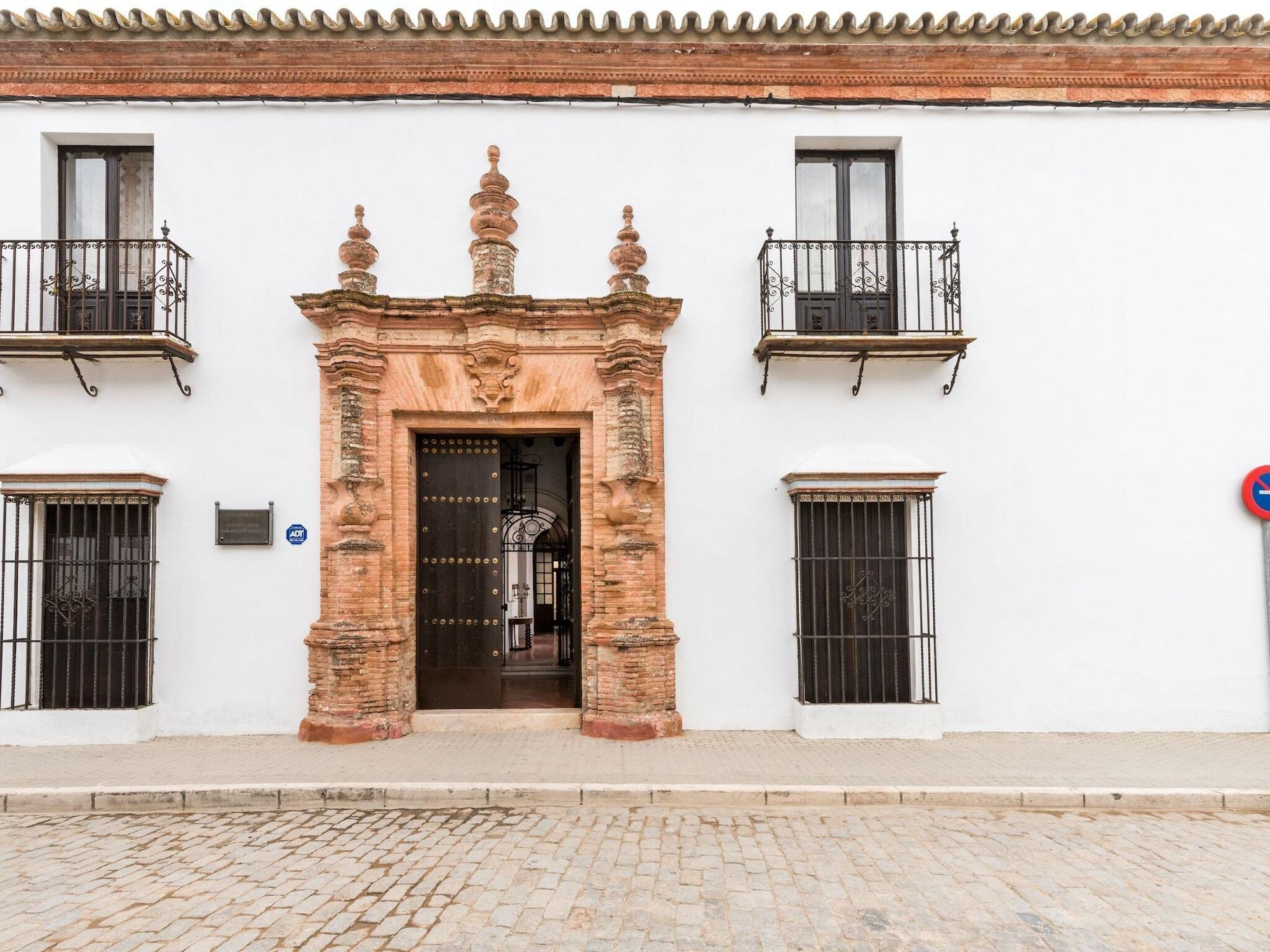 Varios Charming Holiday Home in Fuentes de Andalucía With Pool