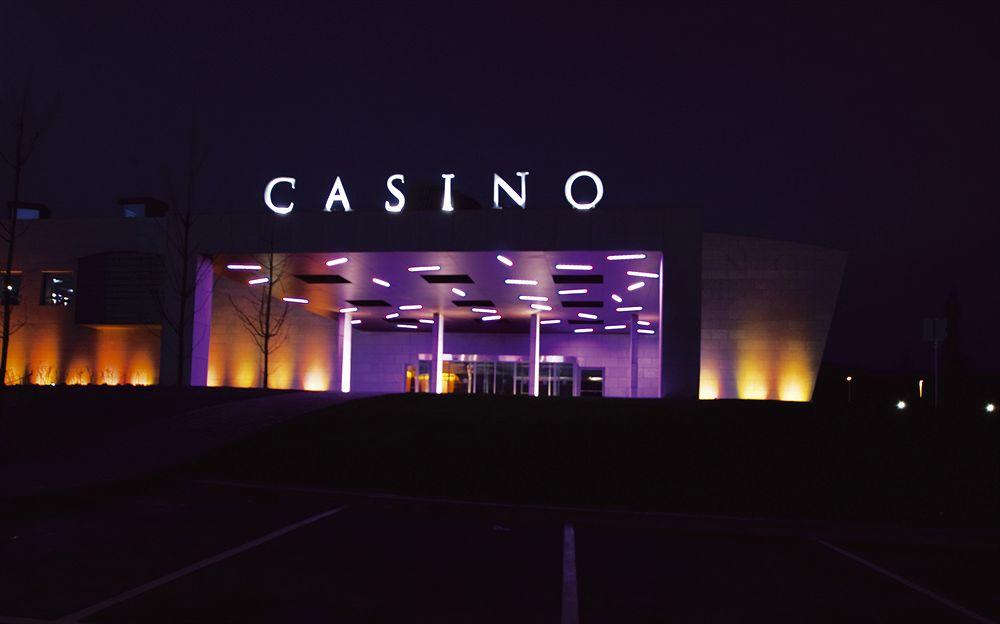 Vista Exterior Casino Chaves