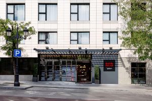 Alojamiento - Radisson RED Madrid