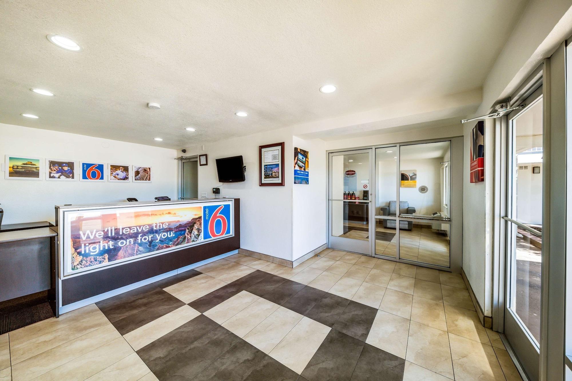 Vista Lobby Motel 6 Dallas, TX - Farmers Branch
