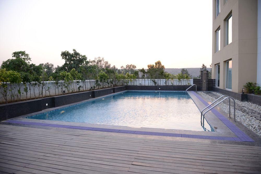 Vista Piscina Country Inn & Suites By Carlson Gurgaon Sohna Road