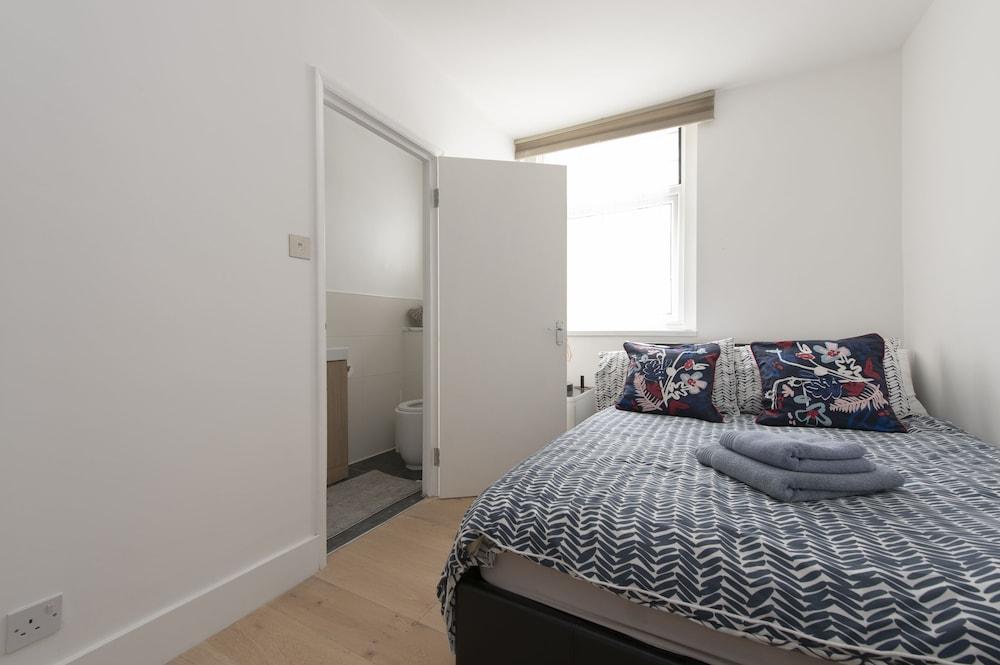 Studio Apartment in the heart of East London photo 2