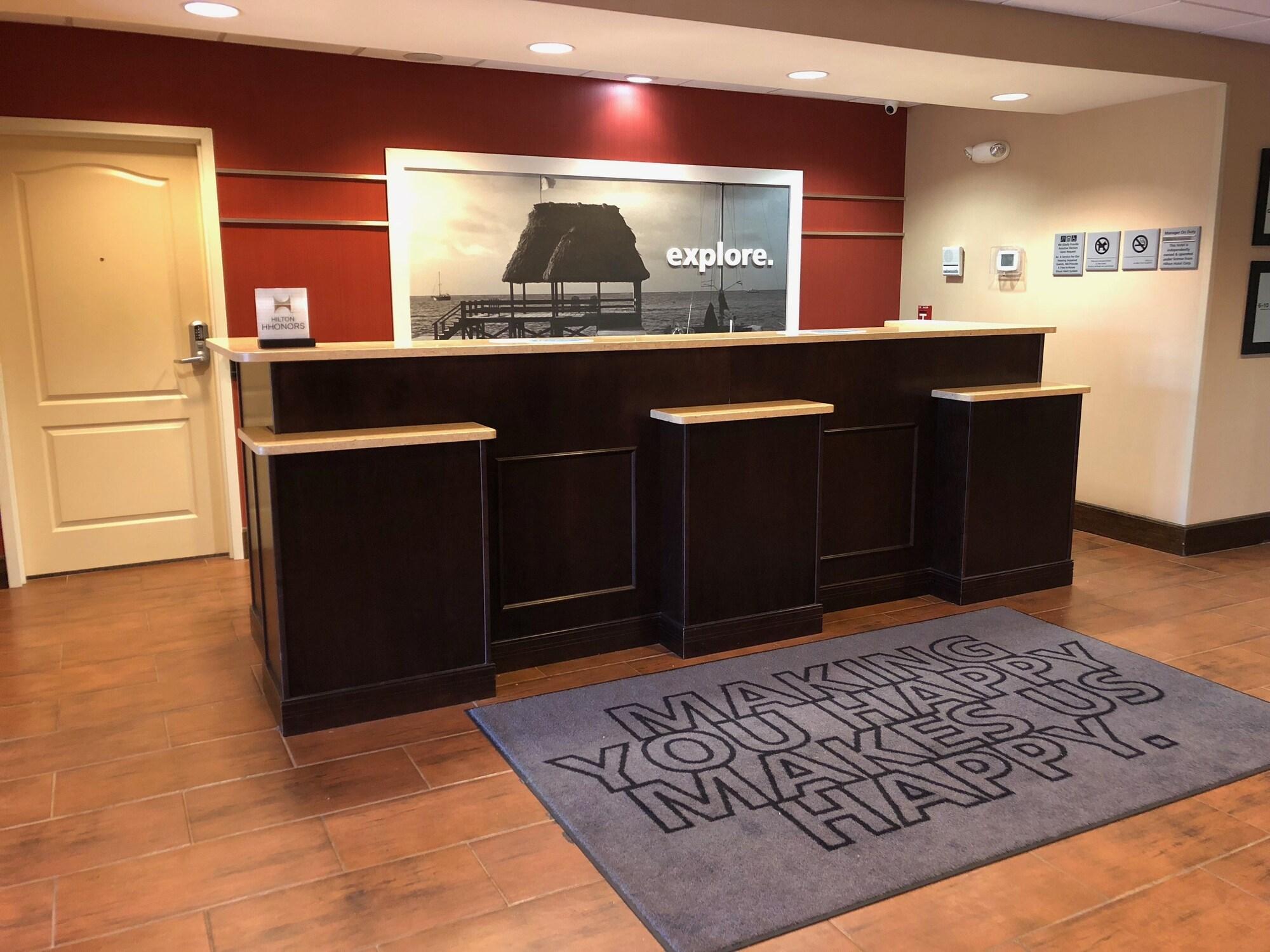 Vista Lobby Hampton Inn Milford