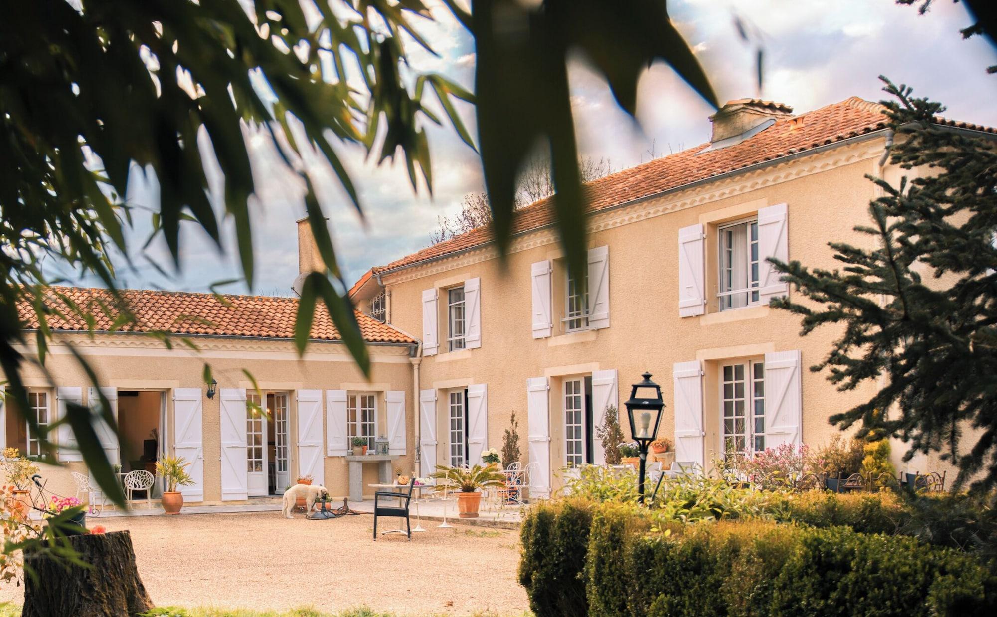 Varios Patio des Rêves