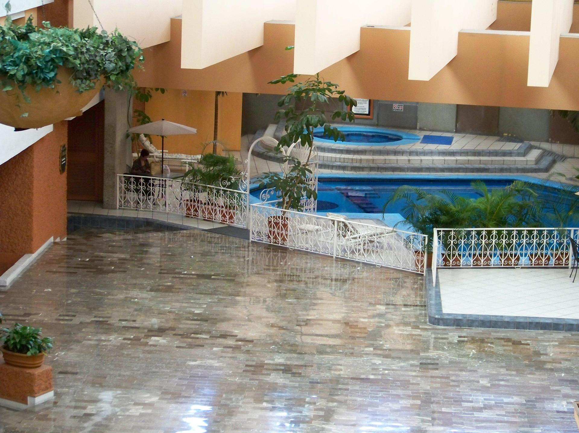 Vista Lobby Country Plaza