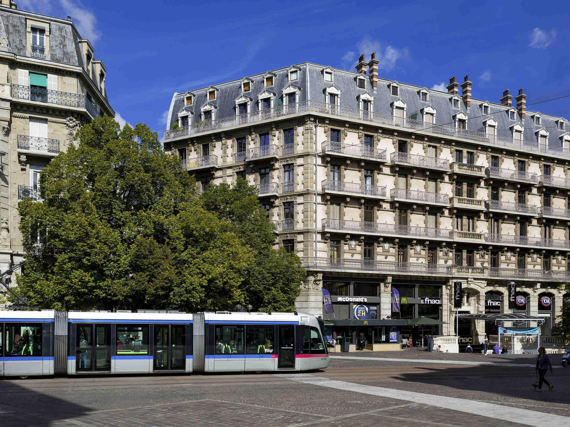 Vista Exterior Ibis Grenoble Centre Bastille