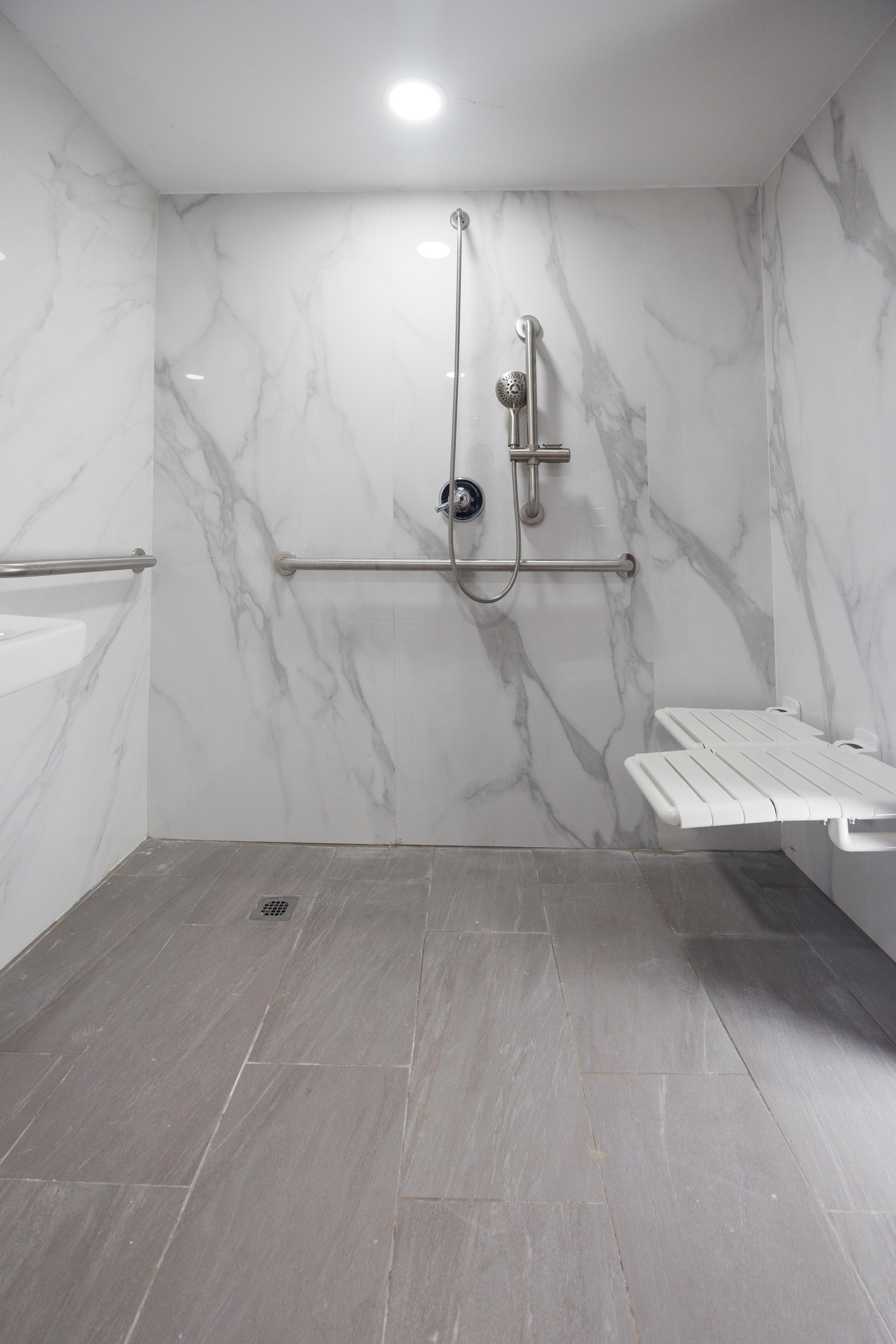 Baño B&B Hotel Miami Airport