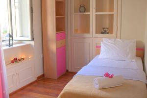 Alquiler Vacacional - Durrells iconic srteet, stunning home with garden next to New Fortress Corfu