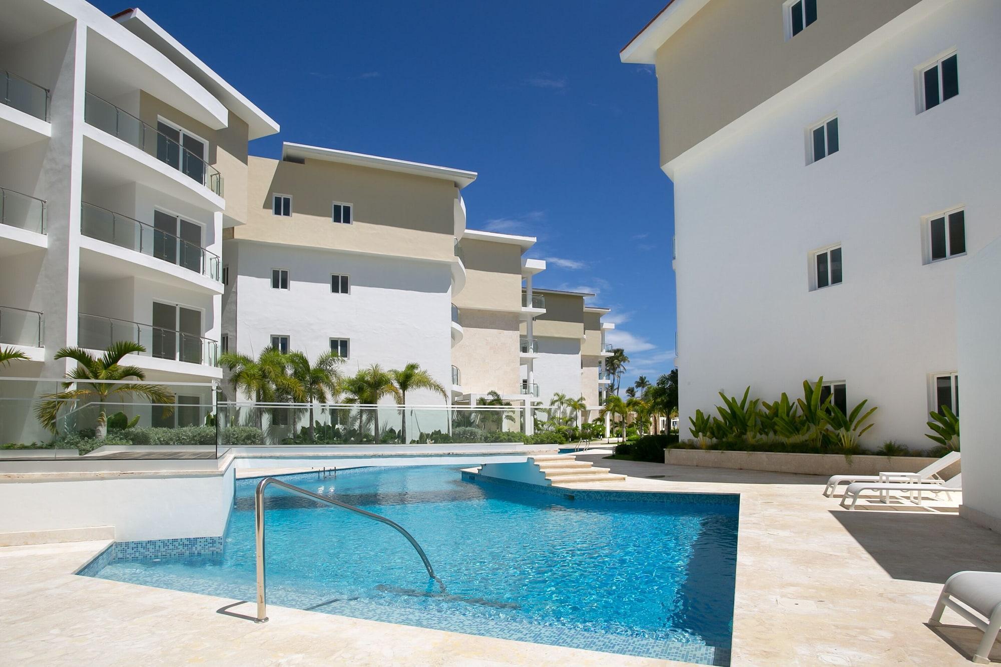 Vista Piscina Destination Jelly Playa Coral Condo