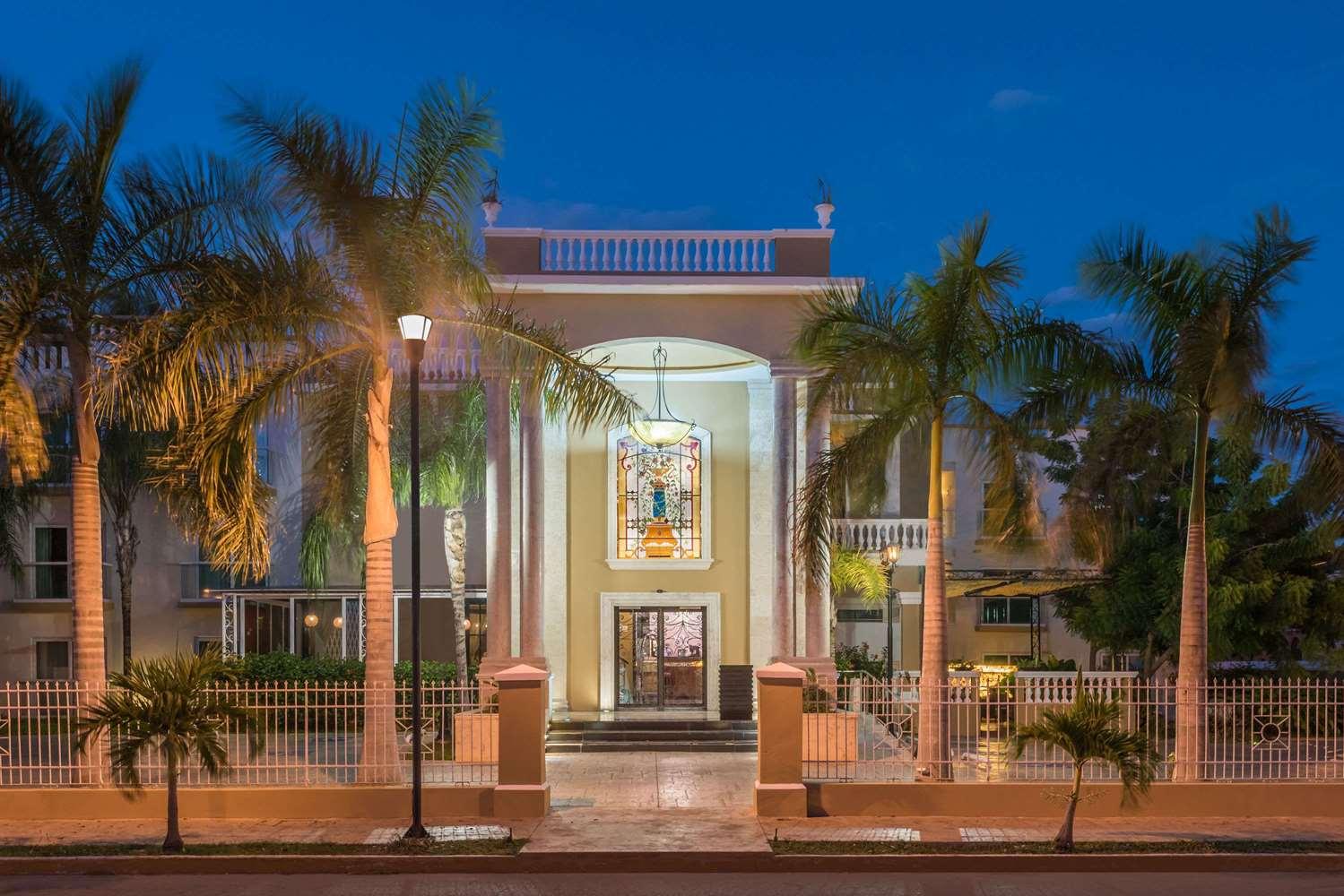 Vista Exterior Wyndham Merida