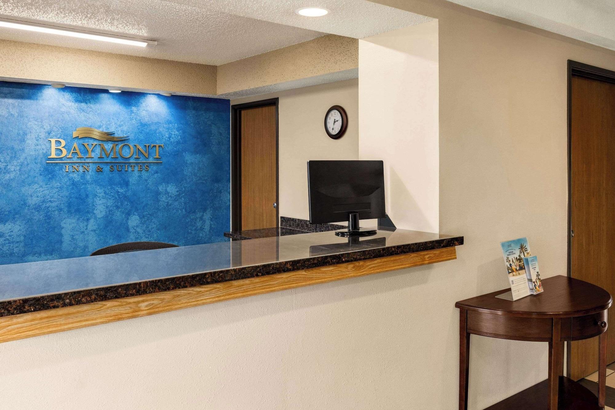 Vista Lobby Baymont by Wyndham Cedar Rapids