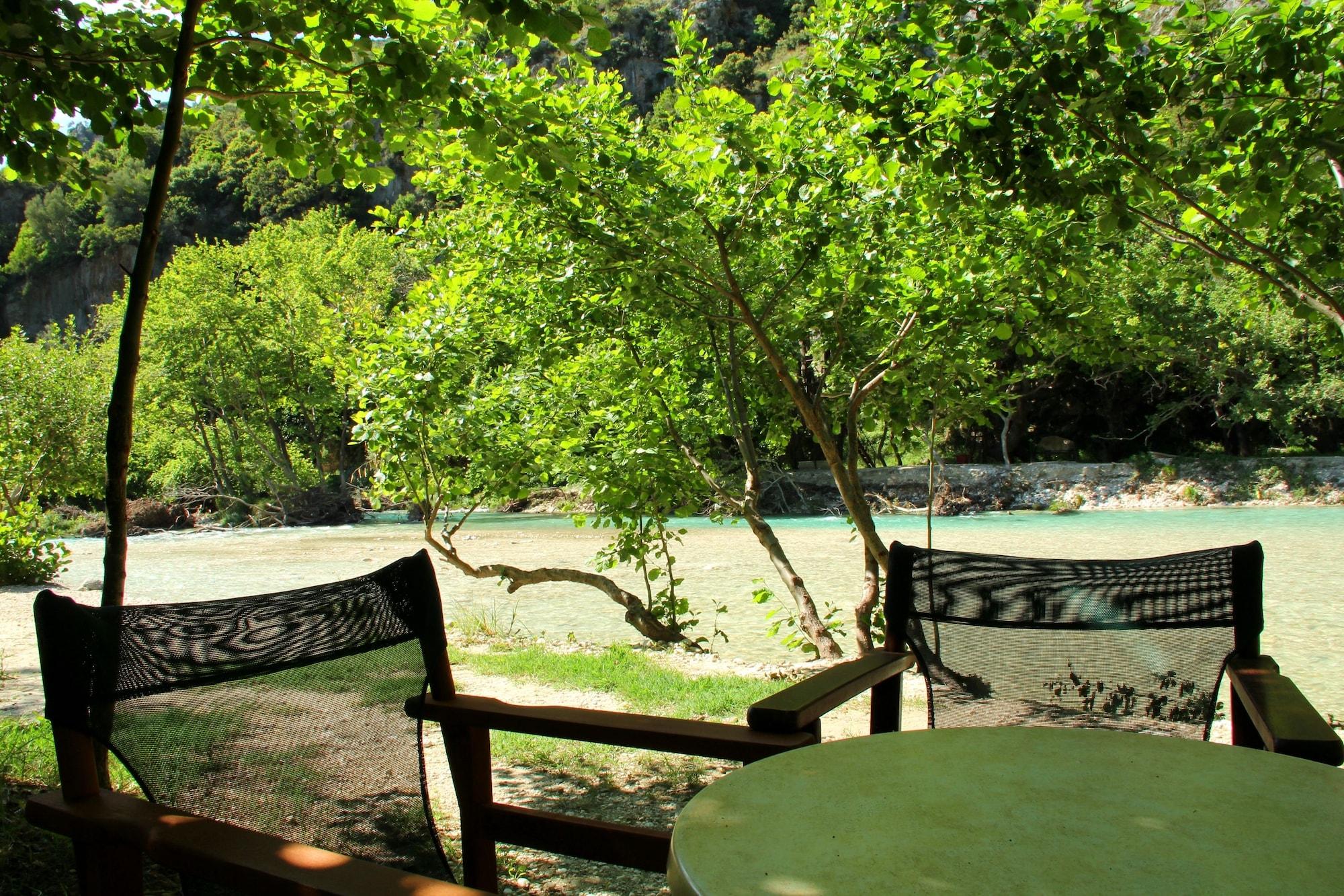 Bar/Salón Piges Hotel at Acheron Springs