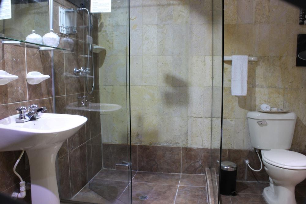 Baño Cali Apartaestudios