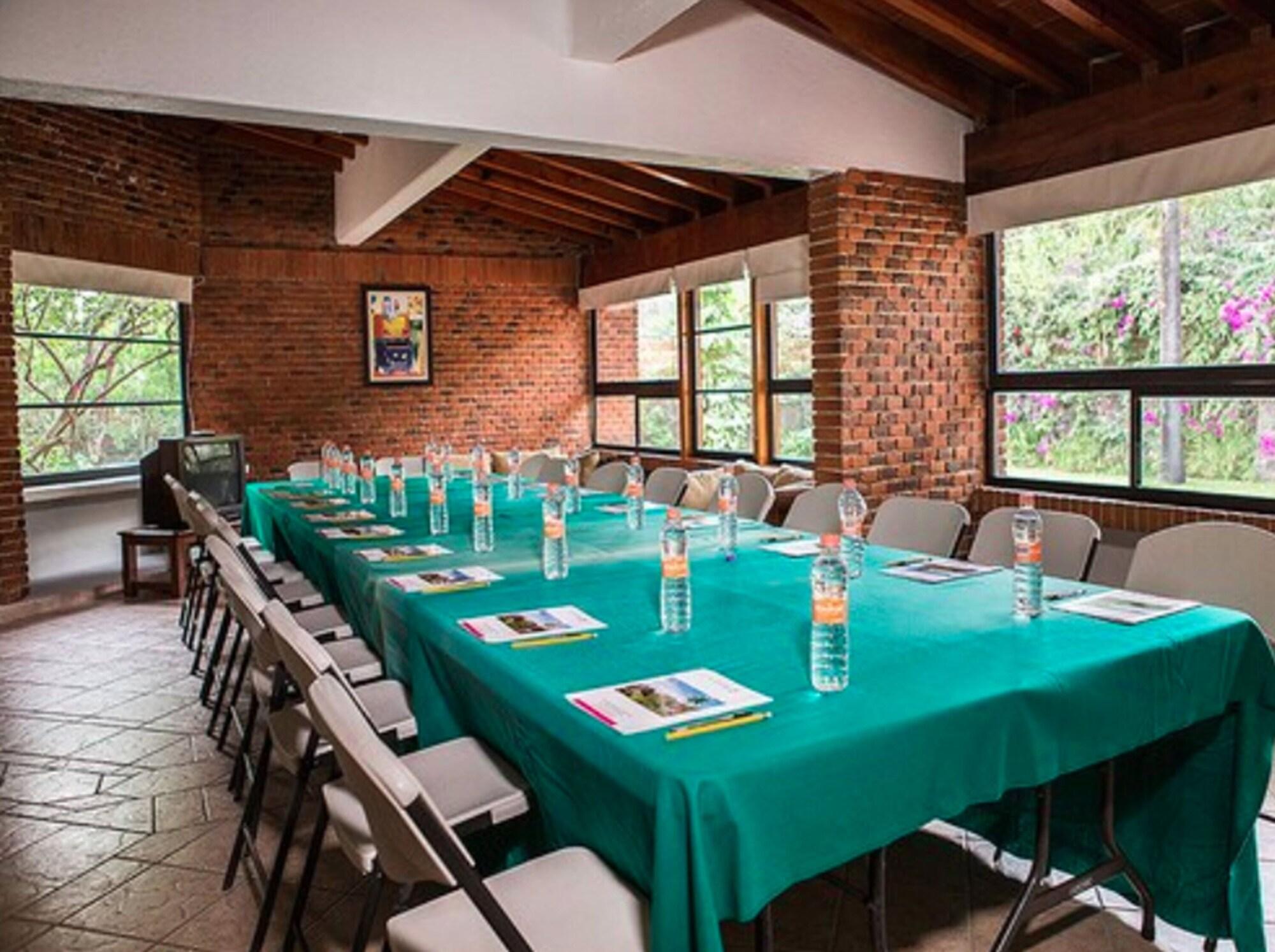 Sala de Reuniones Casa Bugambilia