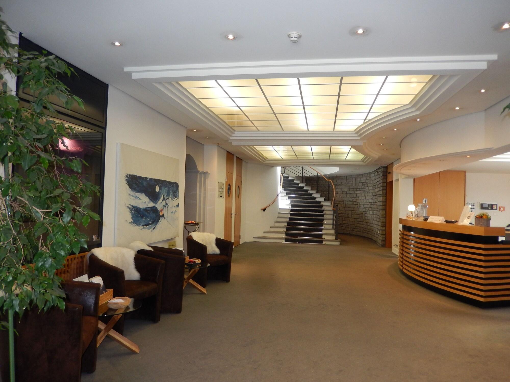 Vista Lobby Schweizerhof Pontresina