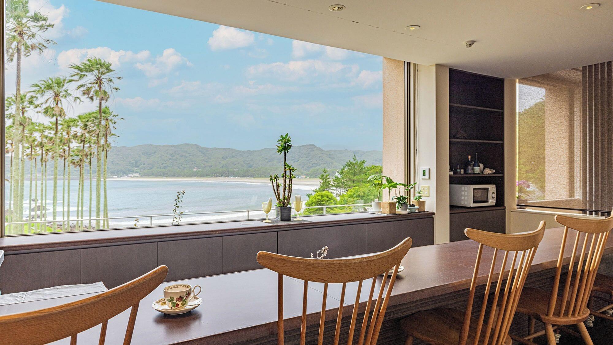 Bar/Salón Yado Marubun