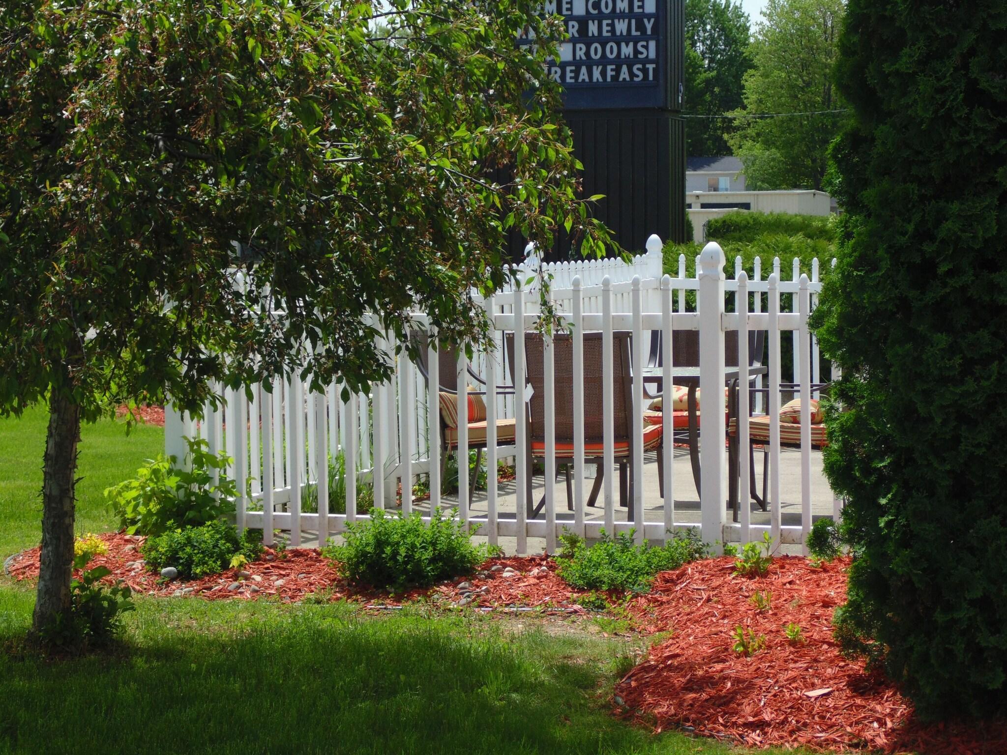 Varios American Inn And Suites Houghton Lake