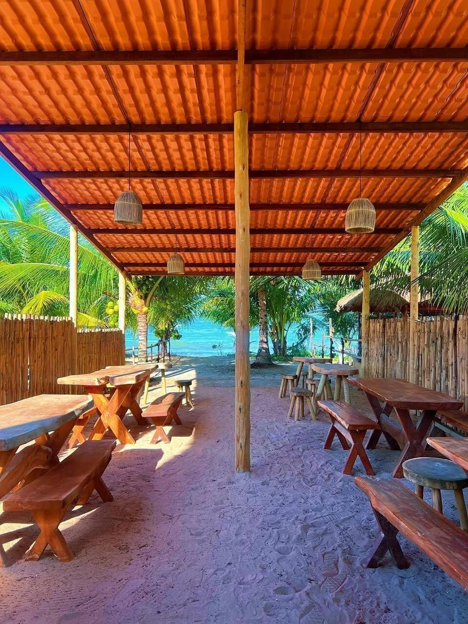 Bar/Salón Pousada Corais do Bitingui