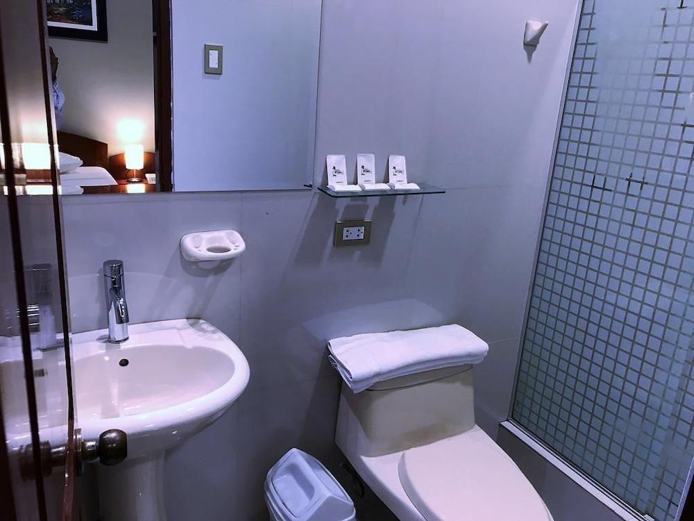 Baño Cumbaza Hotel & Convenciones