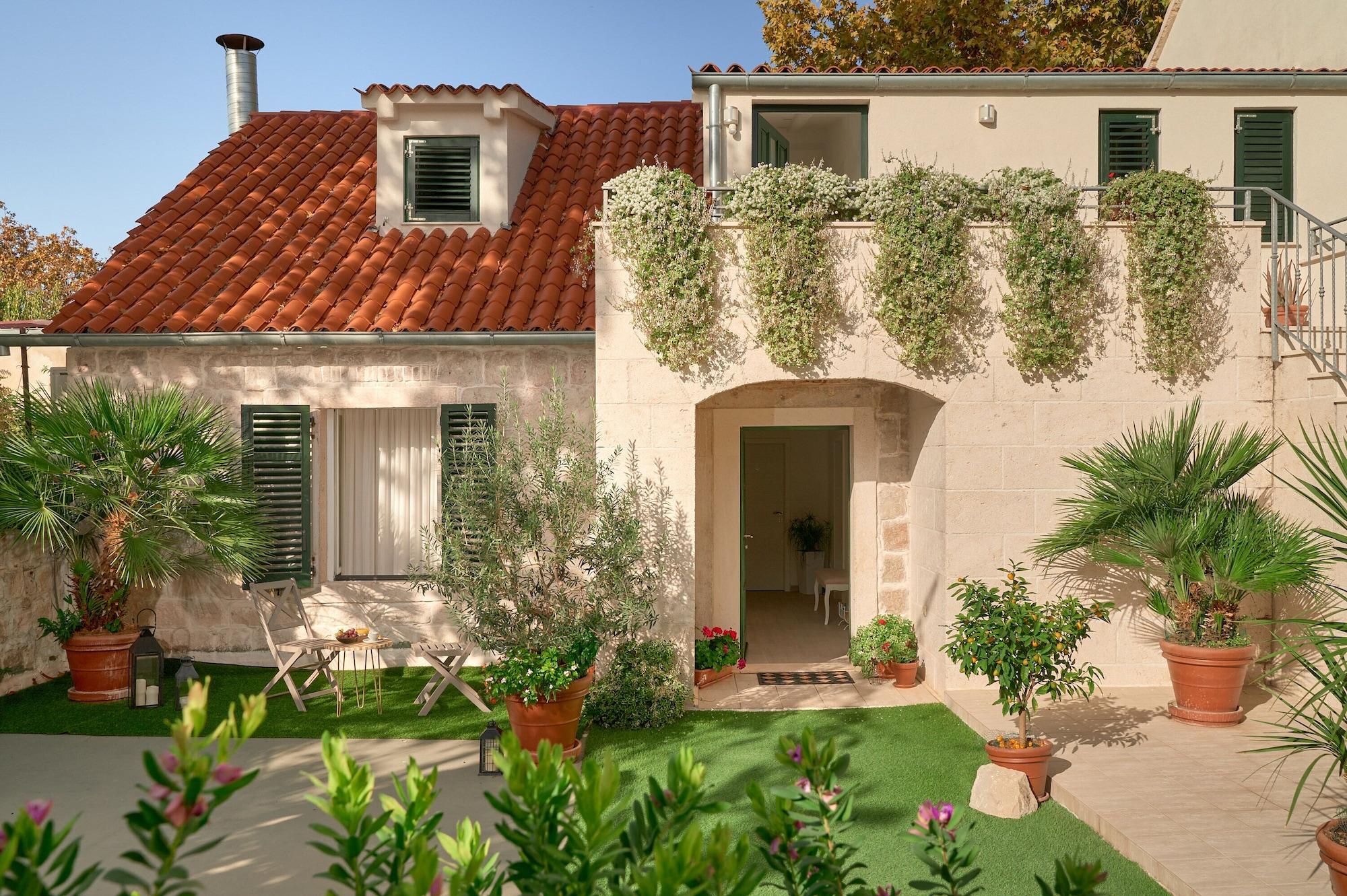 Vista Exterior Lanterna Rooms