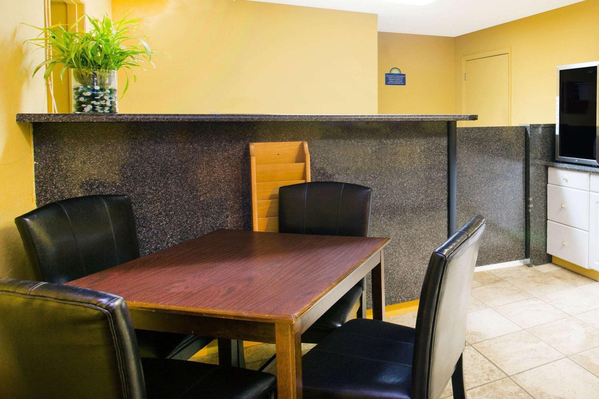 Vista Lobby Days Inn by Wyndham Camilla