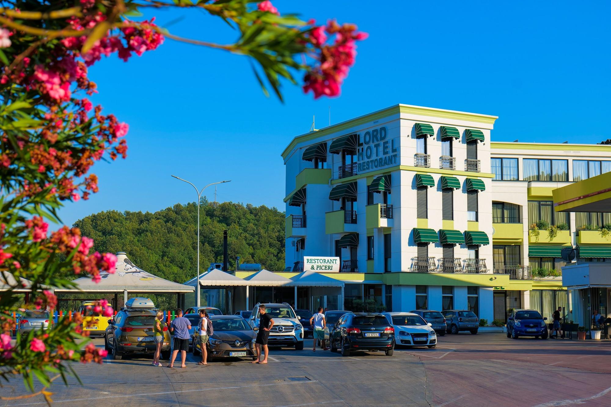 Varios Lord Hotel & Restaurant at AutoStation