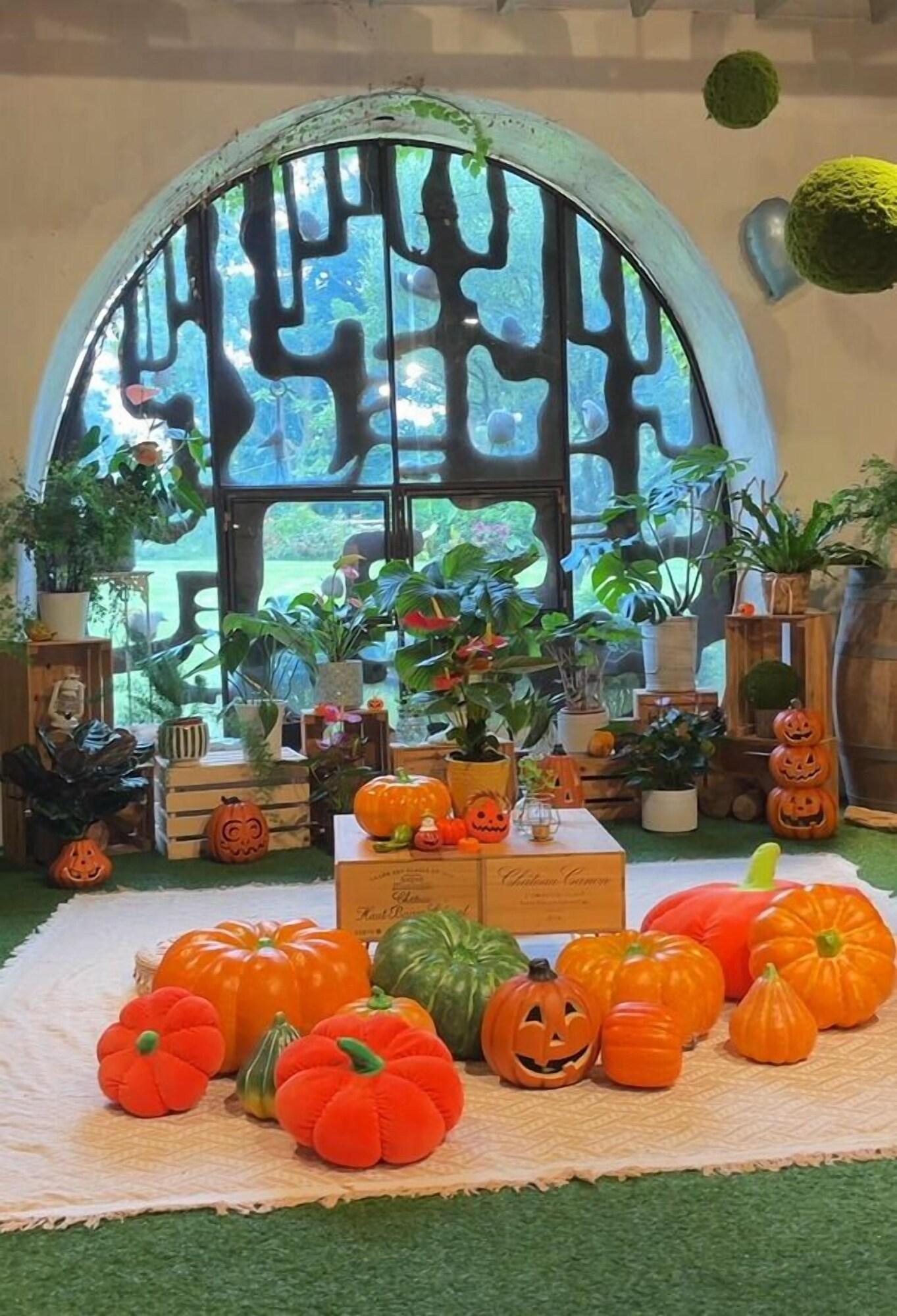 Vista Lobby FlowerHome