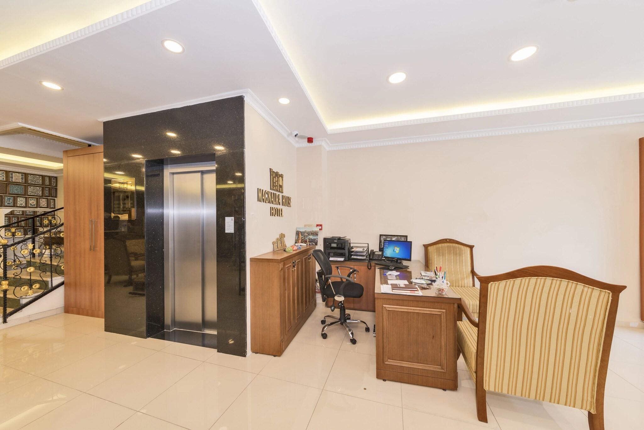 Centro de Negocios Magnaura House Hotel