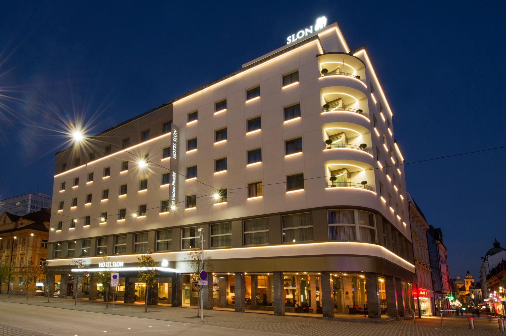 Vista Exterior Best Western Premier Hotel Slon