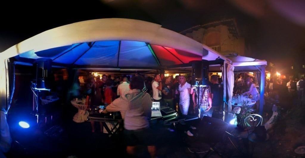 Bar/Salón Principato di Ariis