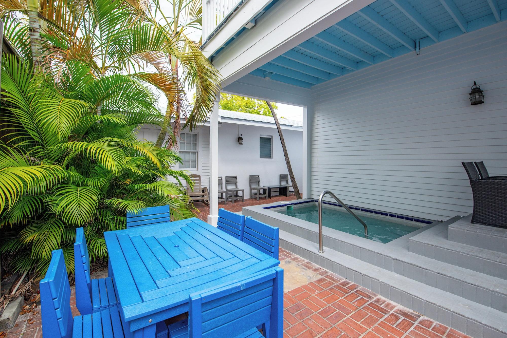 Varios Banana's Foster Guesthouse