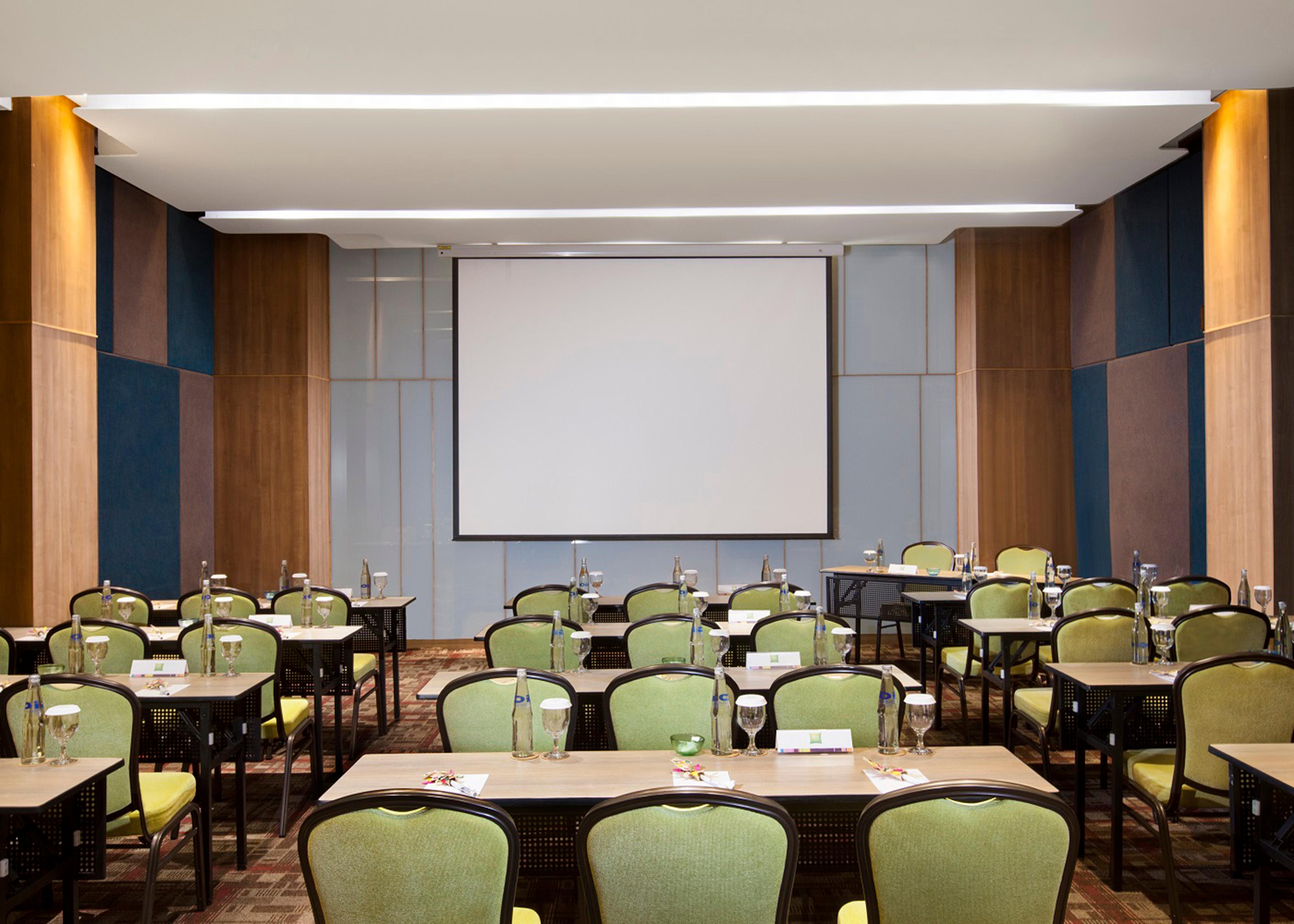 Centro de Negocios Grand Livio Hotel