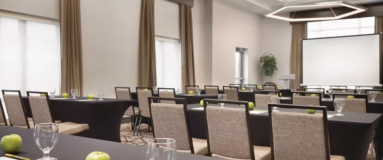 Sala de Reuniones Home2 Suites by Hilton Birmingham Downtown